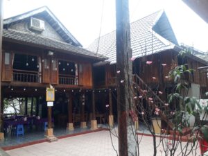 nha-san-ban-lac-mai-chau